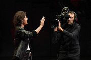 <span style='display:inline-block; background-color:#DF071E; width: 100%;padding:5px;'>Irène Jacob</span>