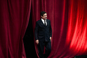 <span style='display:inline-block; background-color:#DF071E; width: 100%;padding:5px;'>Benicio del Toro</span>
