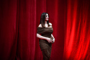 <span style='display:inline-block; background-color:#DF071E; width: 100%;padding:5px;'>Monica Bellucci</span>