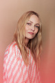 <span style='display:inline-block; background-color:#DF071E; width: 100%;padding:5px;'>Vanessa Paradis</span>