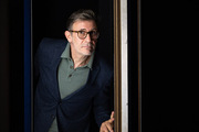 <span style='display:inline-block; background-color:#DF071E; width: 100%;padding:5px;'>Michel Hazanavicius</span>