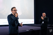 <span style='display:inline-block; background-color:#DF071E; width: 100%;padding:5px;'>Michel Hazanavicius</span>