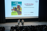 <span style='display:inline-block; background-color:#DF071E; width: 100%;padding:5px;'>Fernando Meirelles</span>