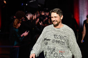<span style='display:inline-block; background-color:#DF071E; width: 100%;padding:5px;'>James Franco</span>