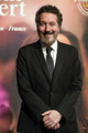 <span style='display:inline-block; background-color:#DF071E; width: 100%;padding:5px;'>Guillaume Gallienne</span>