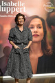 <span style='display:inline-block; background-color:#DF071E; width: 100%;padding:5px;'>Irène Jacob</span>