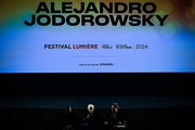 <span style='display:inline-block; background-color:#DF071E; width: 100%;padding:5px;'>MASTER CLASS Rencontre avec Alejandro Jodorowsky autour de son livre <em>Voyage essentiel</em></span>