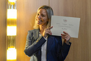 <span style='display:inline-block; background-color:#DF071E; width: 100%;padding:5px;'>Anna Marsch (Studiocanal)</span>