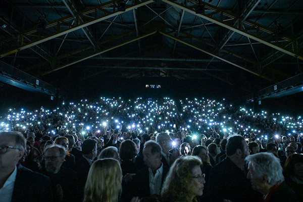 <span style='display:inline-block; background-color:#DF071E; width: 100%;padding:5px;'>La Halle Tony Garnier</span>