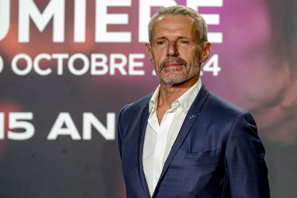 <span style='display:inline-block; background-color:#DF071E; width: 100%;padding:5px;'>Lambert Wilson</span>