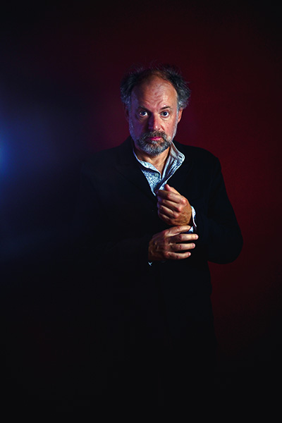 <span style='display:inline-block; background-color:#DF071E; width: 100%;padding:5px;'>Denis Podalydès</span>