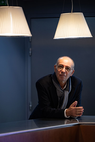 <span style='display:inline-block; background-color:#DF071E; width: 100%;padding:5px;'>Giuseppe Tornatore</span>