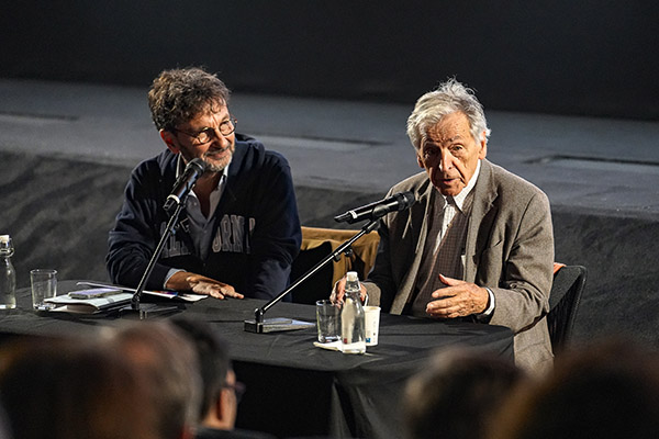 <span style='display:inline-block; background-color:#DF071E; width: 100%;padding:5px;'>MASTER CLASS Rencontre avec Costa-Gavras</span>