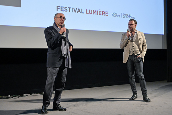 <span style='display:inline-block; background-color:#DF071E; width: 100%;padding:5px;'>Giuseppe Tornatore</span>