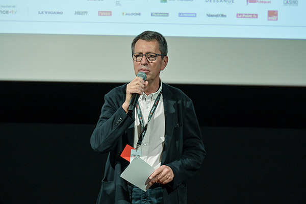 <span style='display:inline-block; background-color:#DF071E; width: 100%;padding:5px;'>Jean-Claude Raspiengeas (journaliste et critique de cinéma, ambassadeur Lumière 2024)</span>