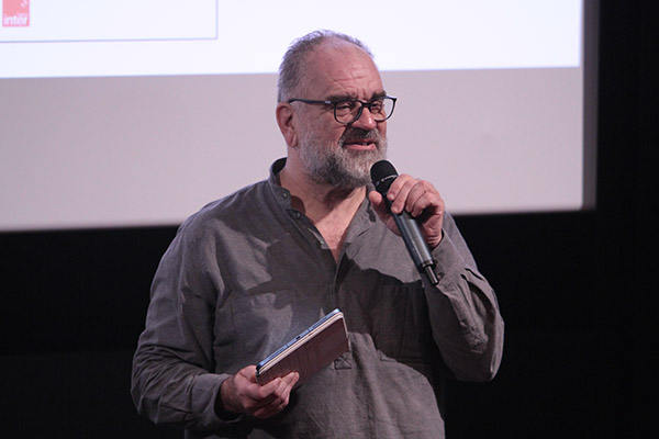 <span style='display:inline-block; background-color:#DF071E; width: 100%;padding:5px;'>Laurent Delmas (journaliste et critique de cinéma, auteur, ambassadeur Lumière 2024) </span>