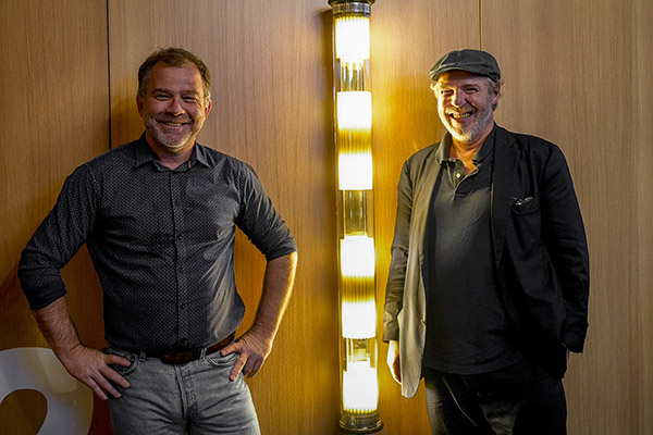 <span style='display:inline-block; background-color:#DF071E; width: 100%;padding:5px;'>Lionel Lacour et Arnaud Desplechin</span>