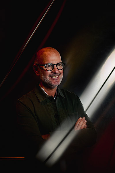 <span style='display:inline-block; background-color:#DF071E; width: 100%;padding:5px;'>Thierry Lacaze (Studiocanal)</span>