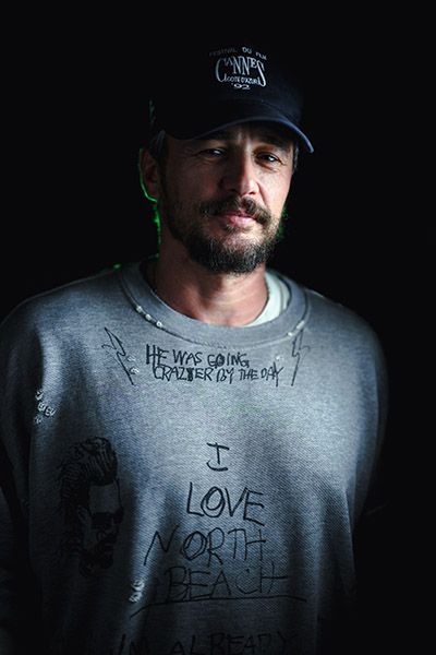 <span style='display:inline-block; background-color:#DF071E; width: 100%;padding:5px;'>James Franco</span>