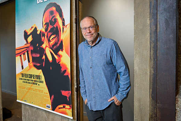<span style='display:inline-block; background-color:#DF071E; width: 100%;padding:5px;'>Fernando Meirelles</span>