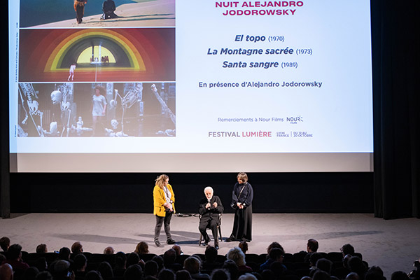 <span style='display:inline-block; background-color:#DF071E; width: 100%;padding:5px;'>Alejandro Jodorowsky et Pascale Montandon-Jodorowsky</span>