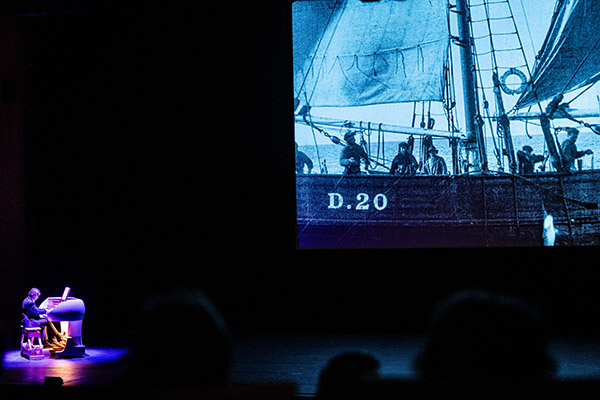 <span style='display:inline-block; background-color:#DF071E; width: 100%;padding:5px;'>CINÉ-CONCERT: Pêcheur d'Islande de Jacques de Baroncelli</span>