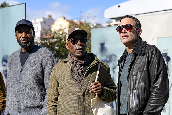 <span style='display:inline-block; background-color:#DF071E; width: 100%;padding:5px;'>Abd al Malik, Lucien Jean-Baptiste et Anthony Delon</span>